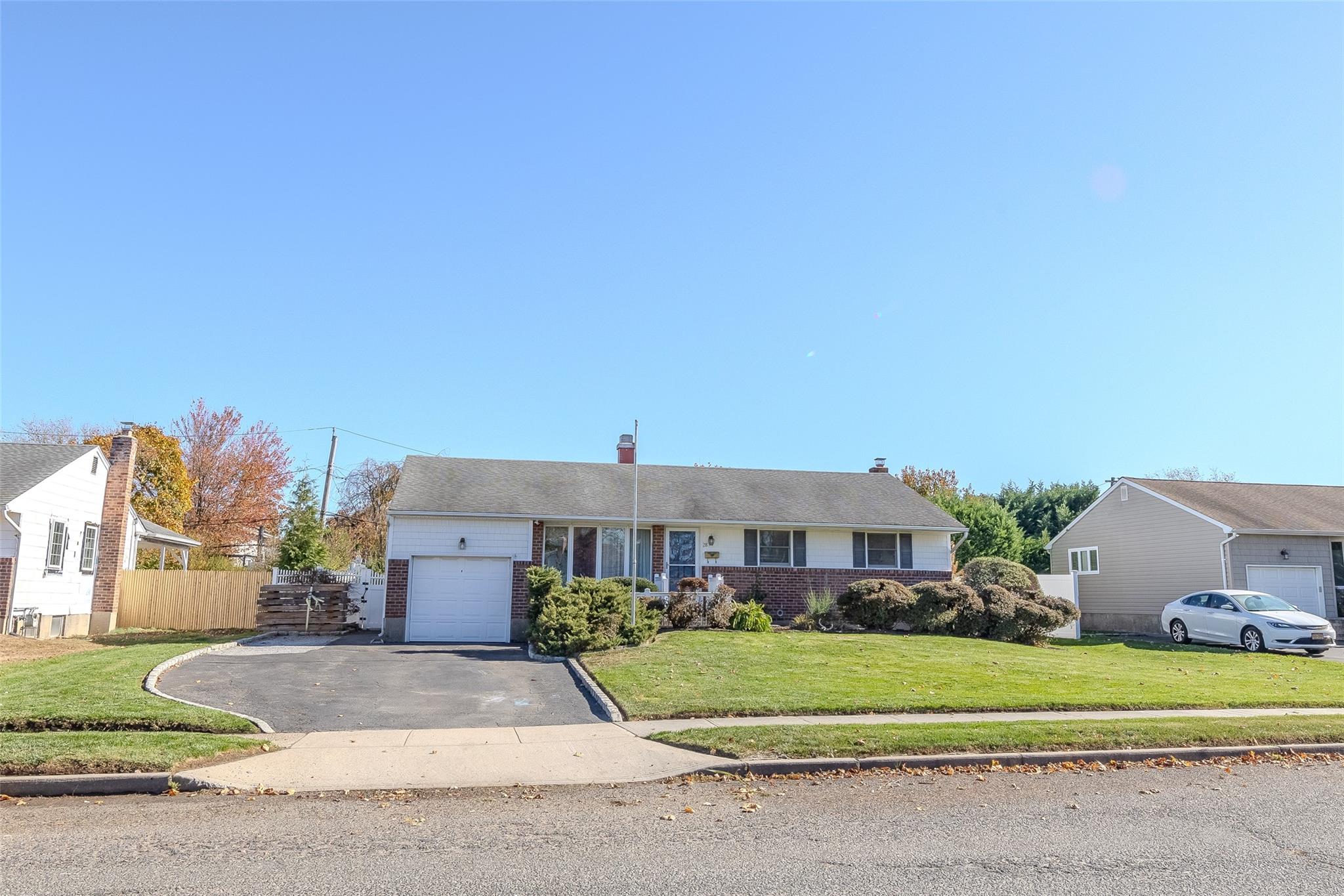 28 Hayrick Lane, Commack, New York image 2