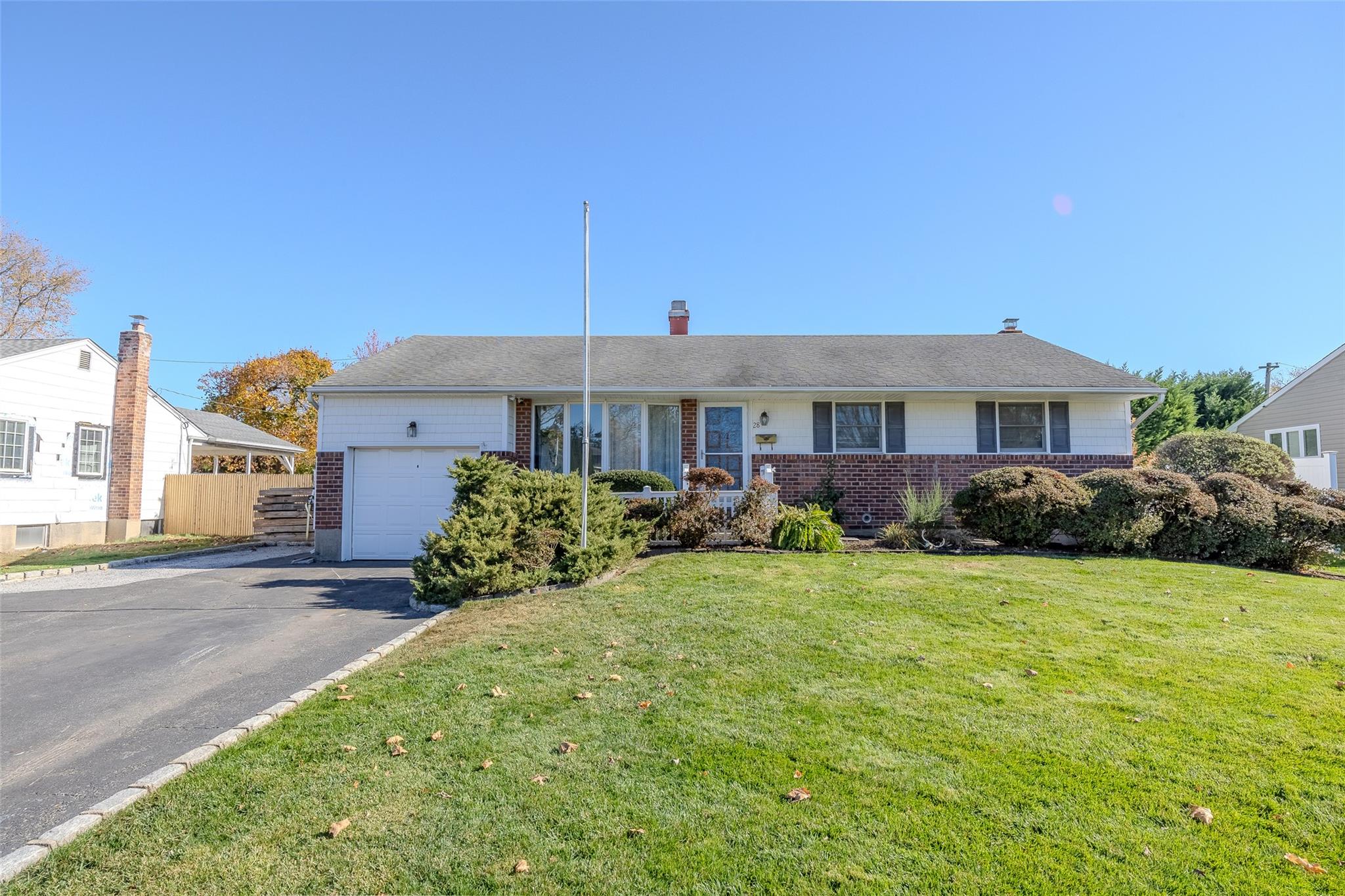 28 Hayrick Lane, Commack, New York image 1