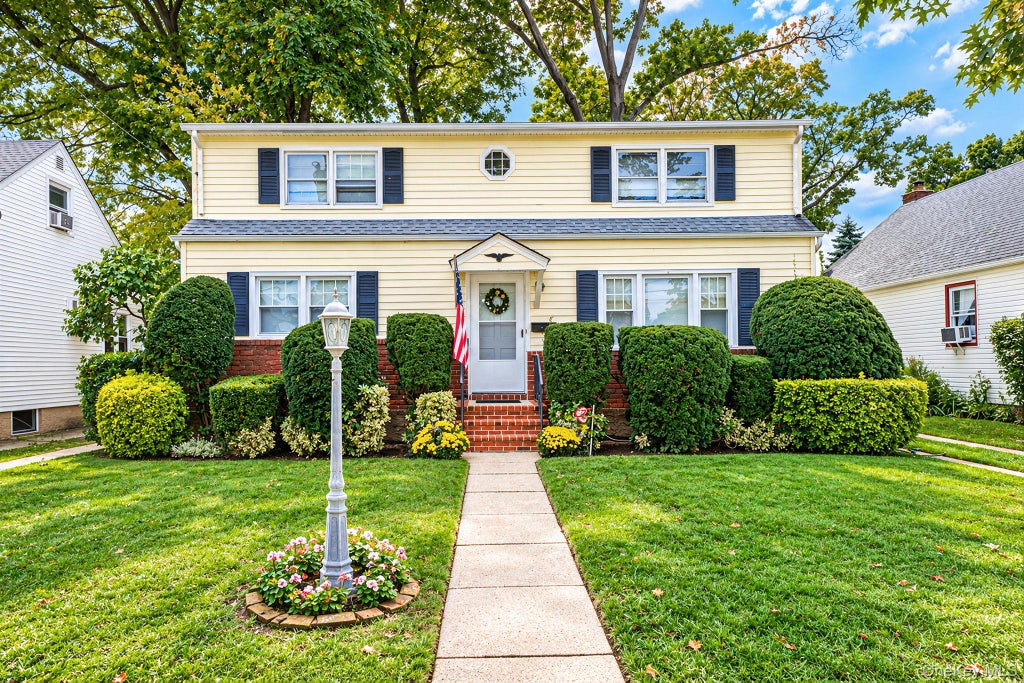 Photo of 129 Charles Street, Lynbrook, NY 11563 (MLS # 1066966)
