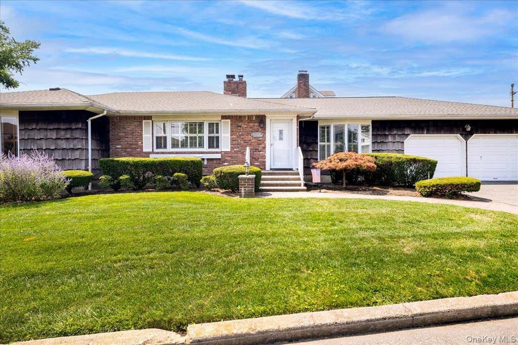 Photo of 131 Oceanview Road, East Rockaway, NY 11518 (MLS # 1027430)