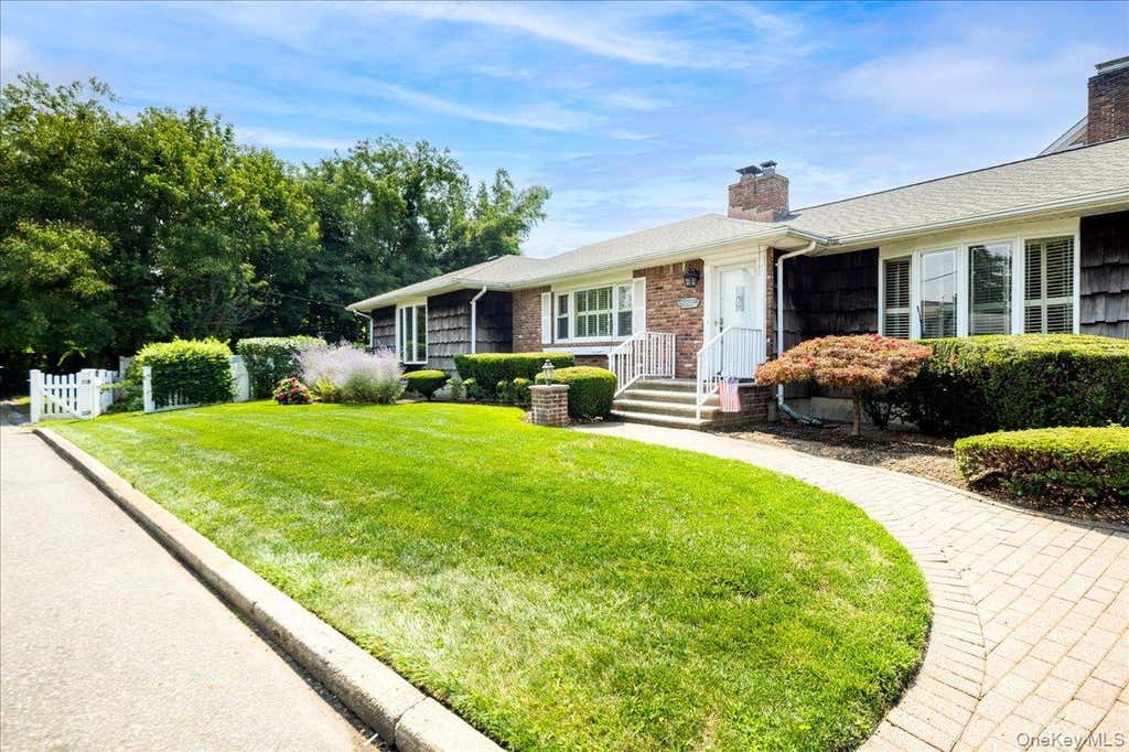 Photo of 131 Oceanview Road, East Rockaway, NY 11518 (MLS # 1027430)
