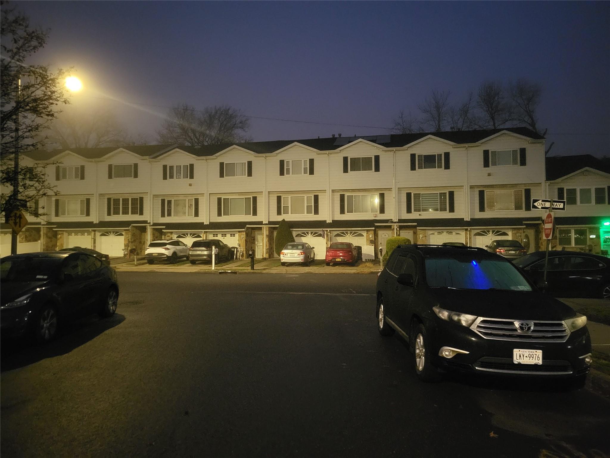 250 Carlyle Green, Staten Island, New York image 3