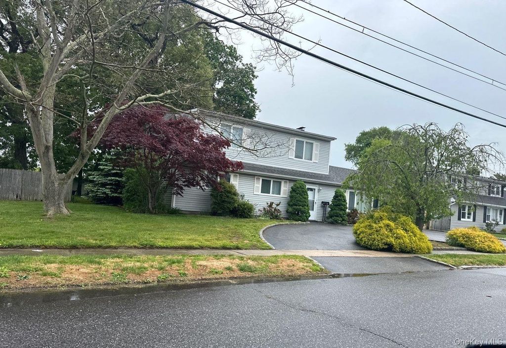 Photo of 22 William Street, Copiague, NY 11726 (MLS # 1003454)