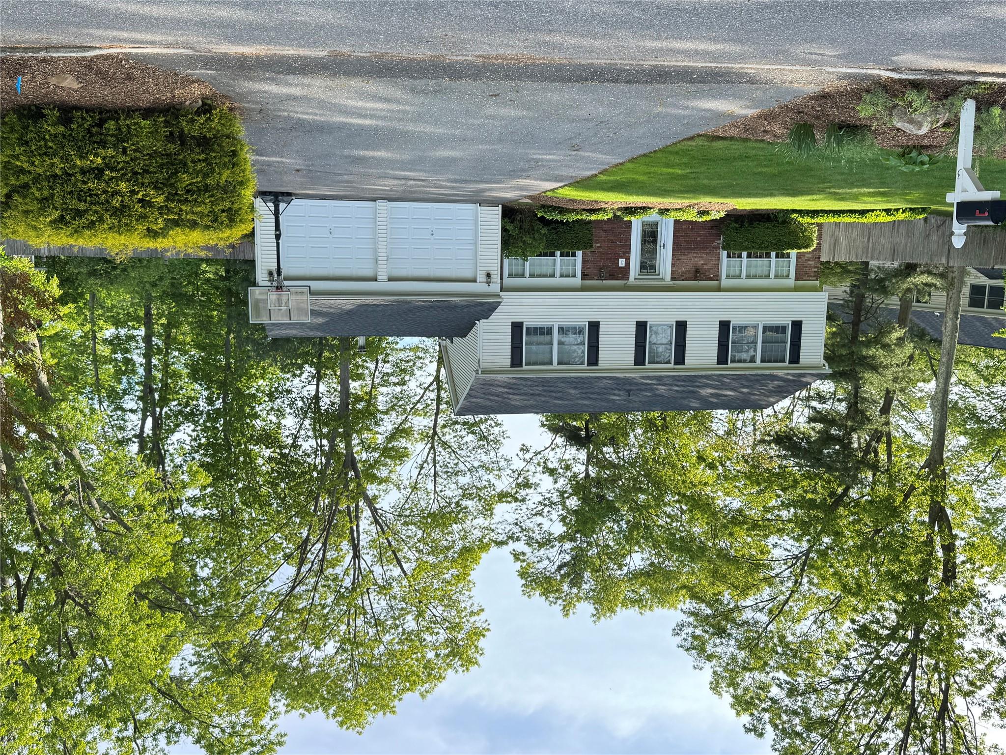 Sanford Lane, Stony Brook, Hamptons, NY - 4 Bedrooms  
3 Bathrooms - 