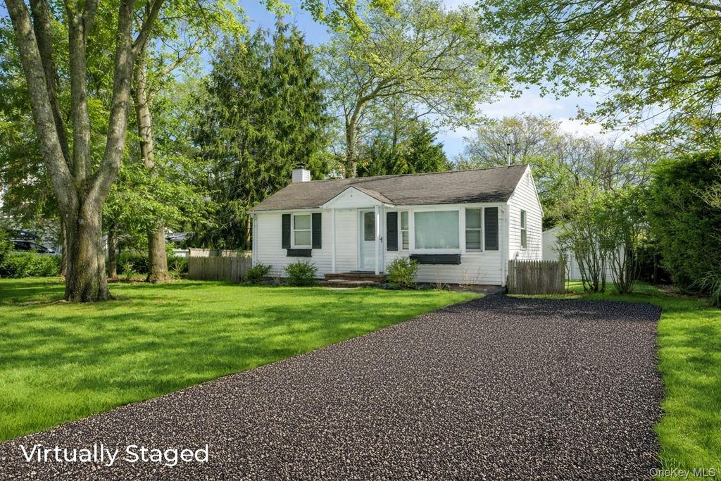 Photo of 5 Sherman Avenue, Hampton Bays, NY 11946 (MLS # 972253)