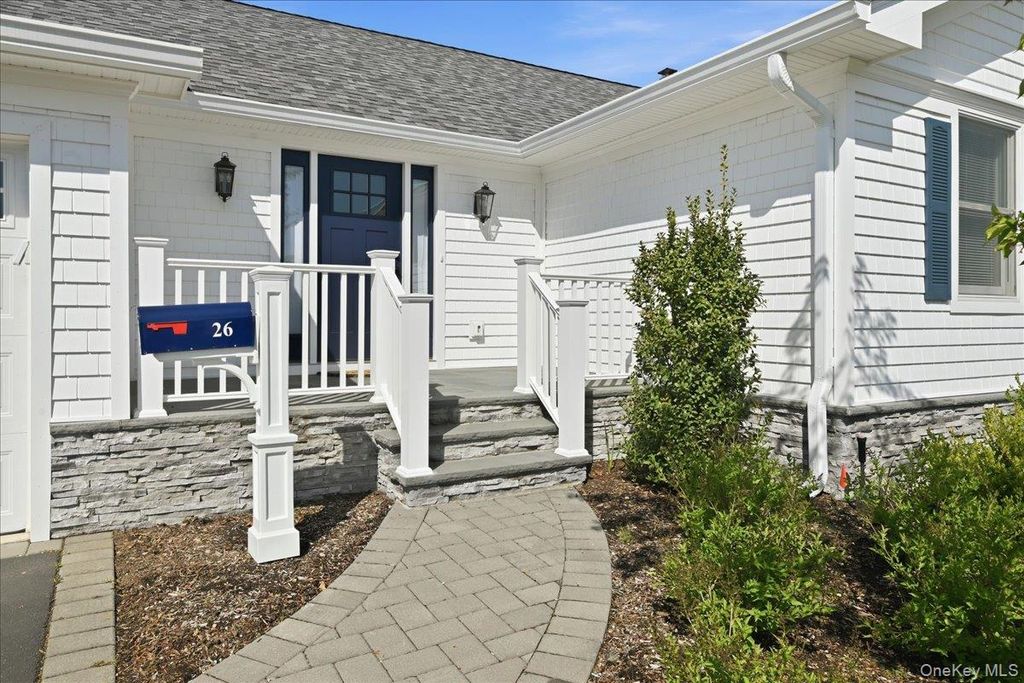 Photo of 26 Clearland Avenue, Carle Place, NY 11514 (MLS # 988443)