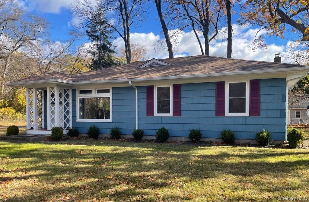 Photo of 257 Union Avenue, East Patchogue, NY 11772 (MLS # 852103)