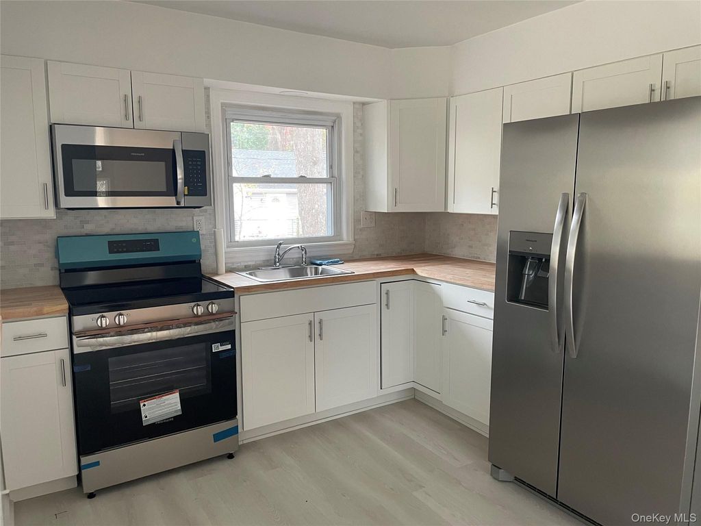 Photo of 257 Union Avenue, East Patchogue, NY 11772 (MLS # 852103)