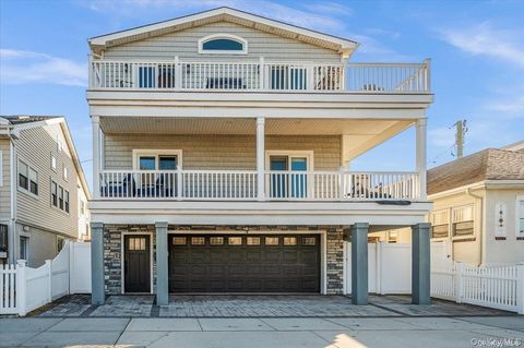 Photo of 206 Grand Boulevard, Long Beach, NY 11561 (MLS # 968353)