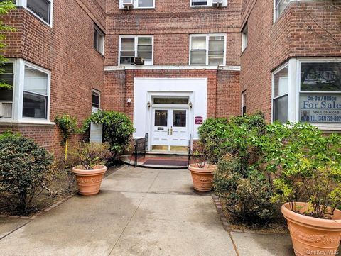 Homes For Sale - 71-36 110 Street St #4A<br/> Forest Hills, NY 11375