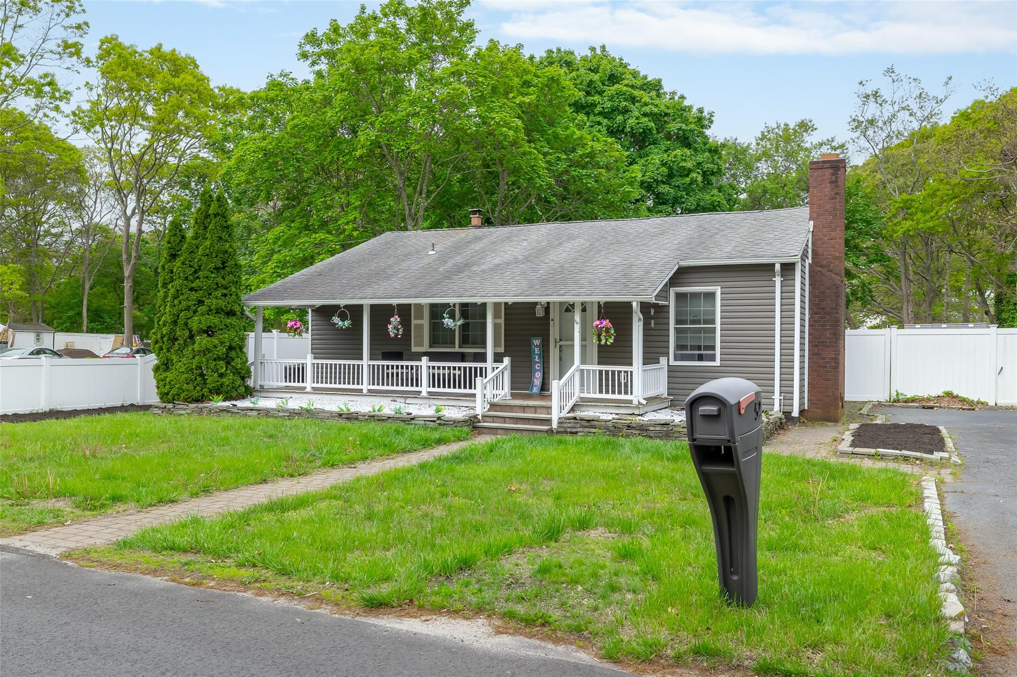 52 Robinwood Street, Mastic, New York image 2