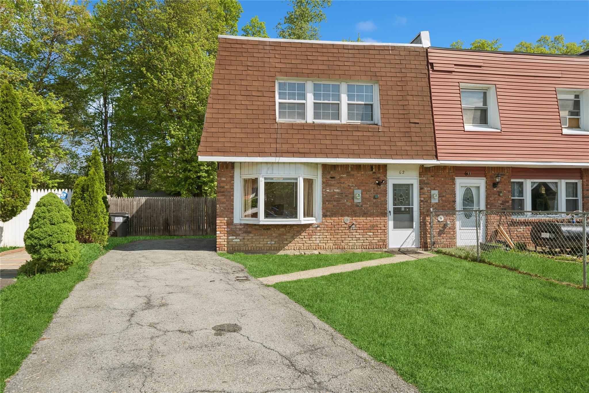 Sarah Lane, Middletown, New York - 3 Bedrooms  
2 Bathrooms  
6 Rooms - 