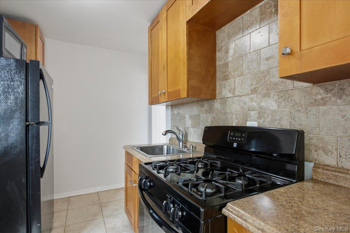 900 Midland Avenue 2D