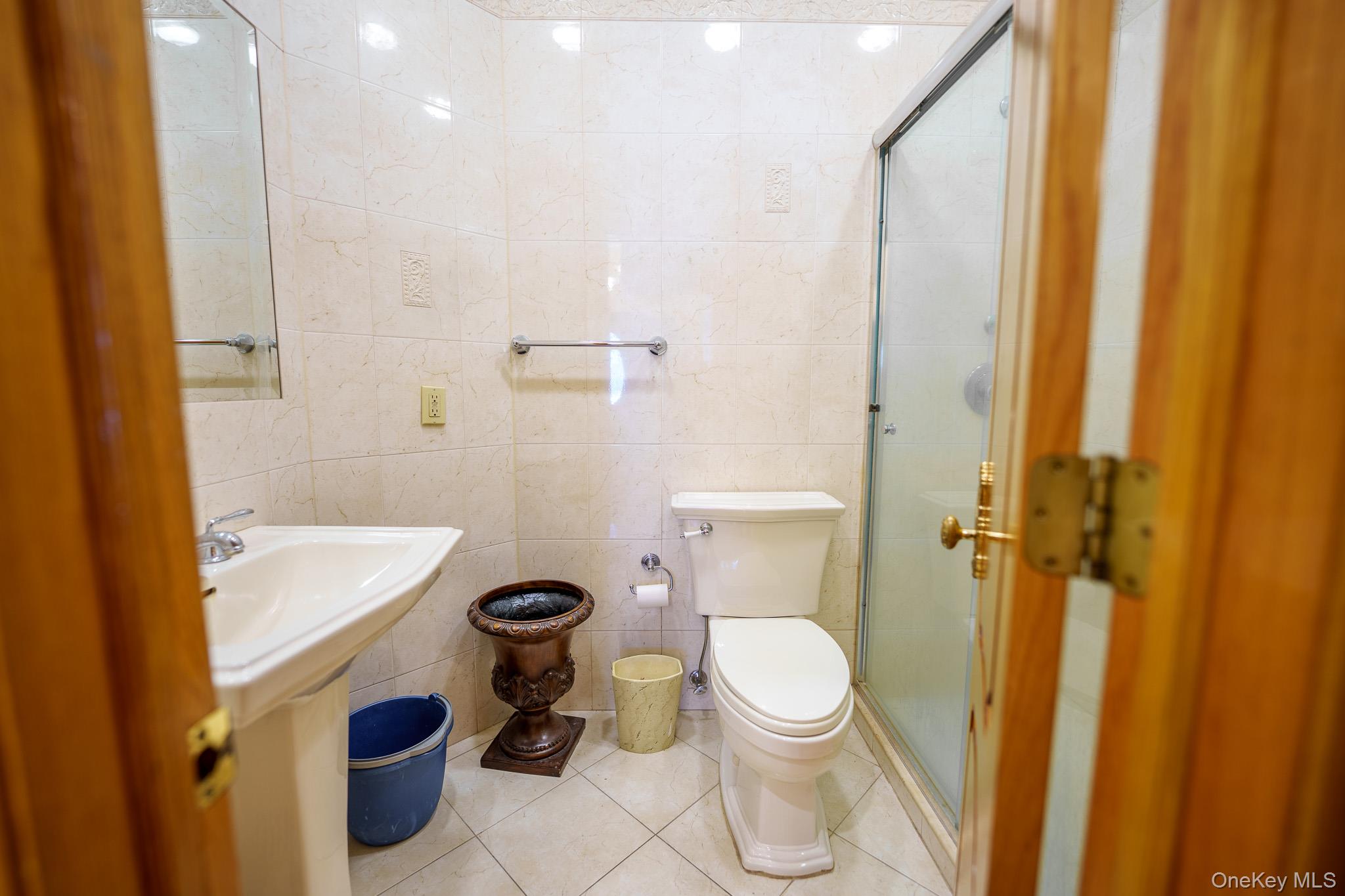 East Atlantic Beach, New York 11561, United States, 6 Bedrooms Bedrooms, ,5 BathroomsBathrooms,Residential,Coming Soon,229118