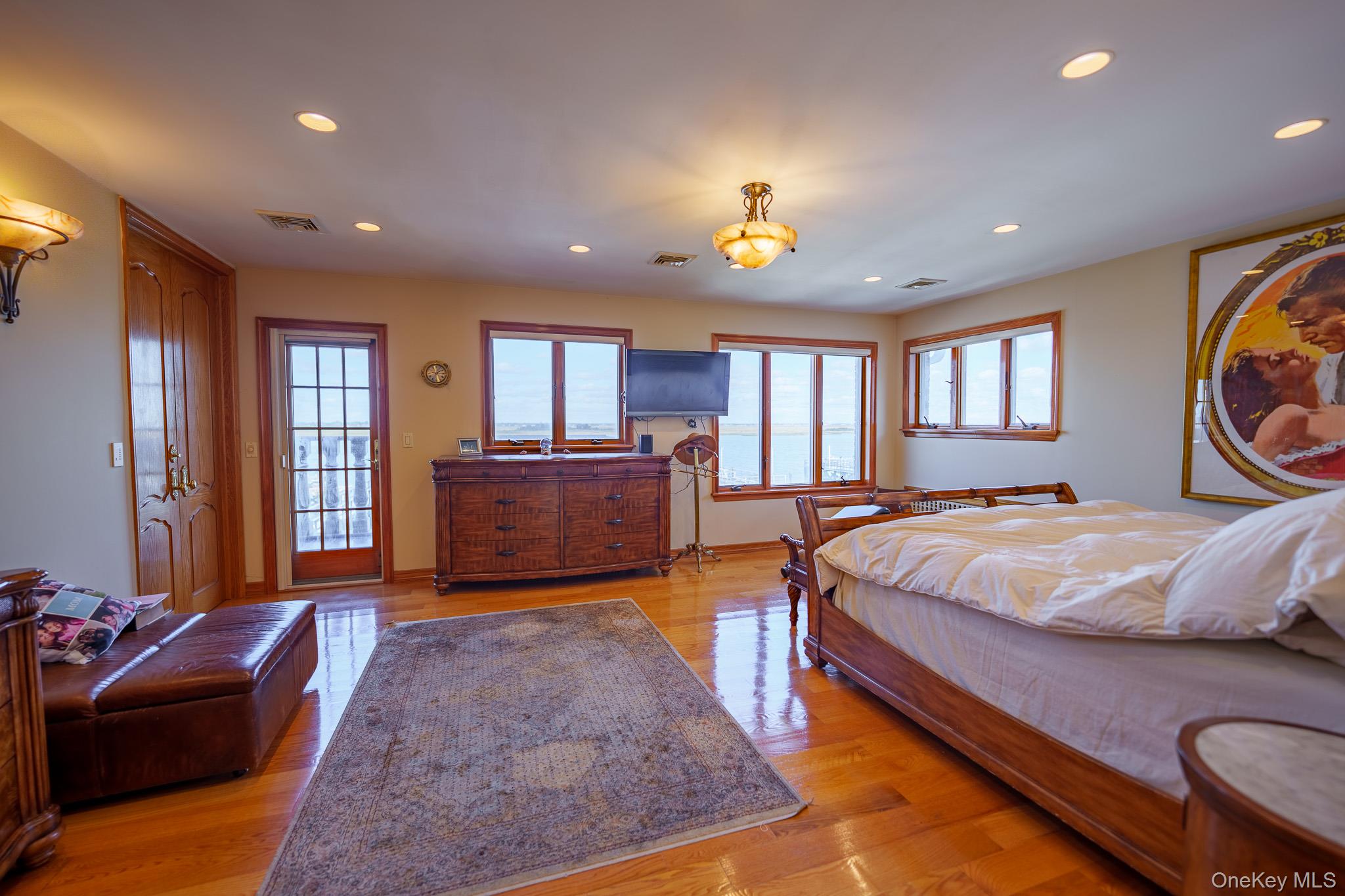 East Atlantic Beach, New York 11561, United States, 6 Bedrooms Bedrooms, ,5 BathroomsBathrooms,Residential,Coming Soon,229118