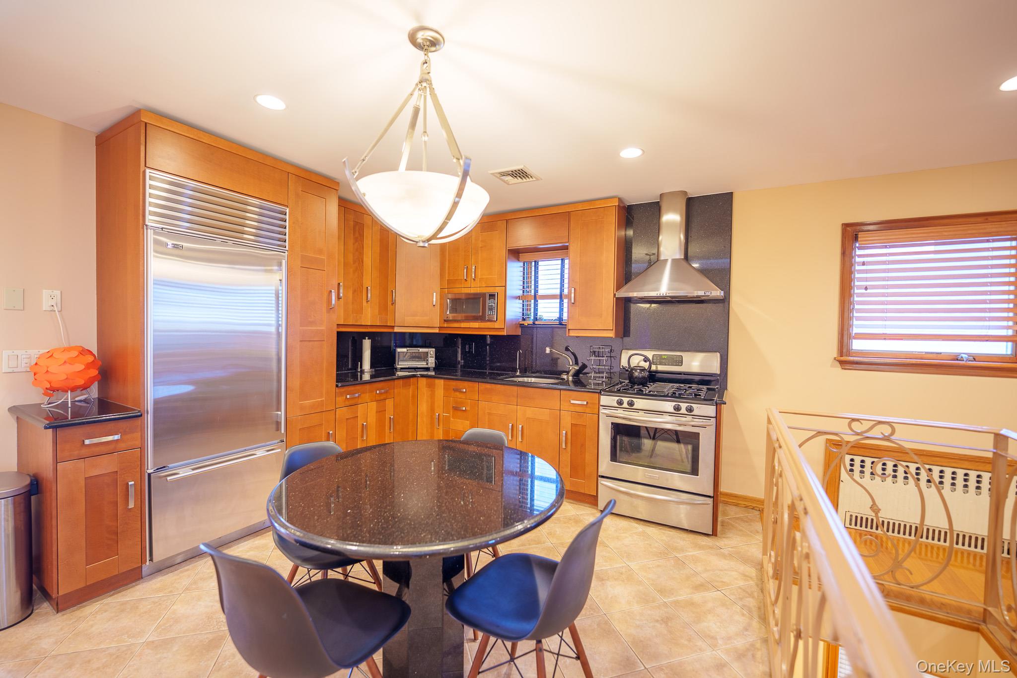 East Atlantic Beach, New York 11561, United States, 6 Bedrooms Bedrooms, ,5 BathroomsBathrooms,Residential,Coming Soon,229118