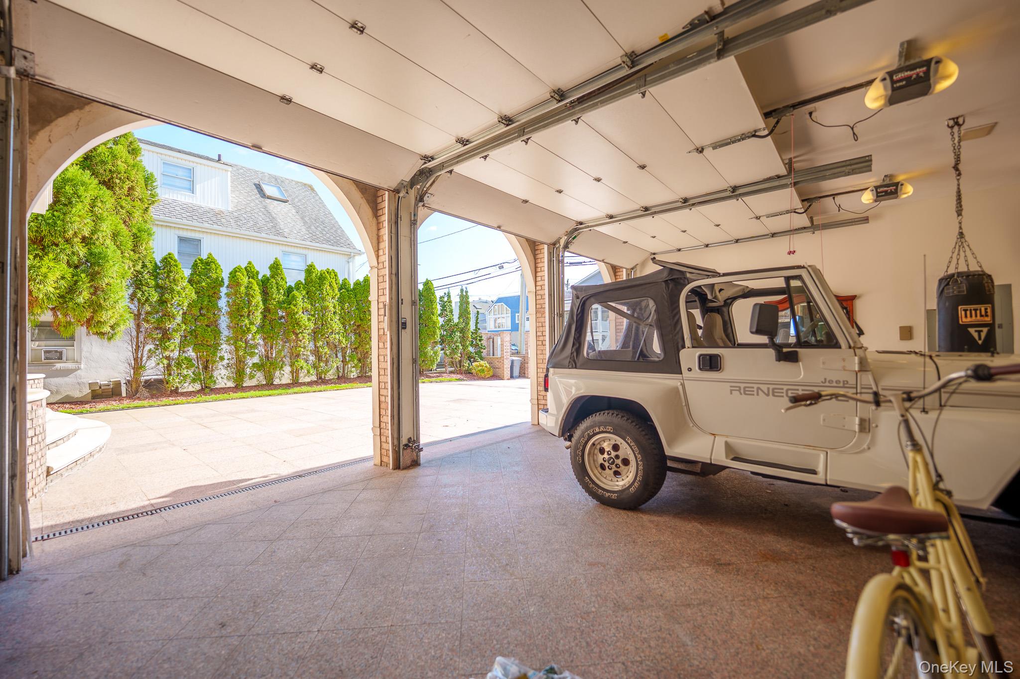 East Atlantic Beach, New York 11561, United States, 6 Bedrooms Bedrooms, ,5 BathroomsBathrooms,Residential,Coming Soon,229118