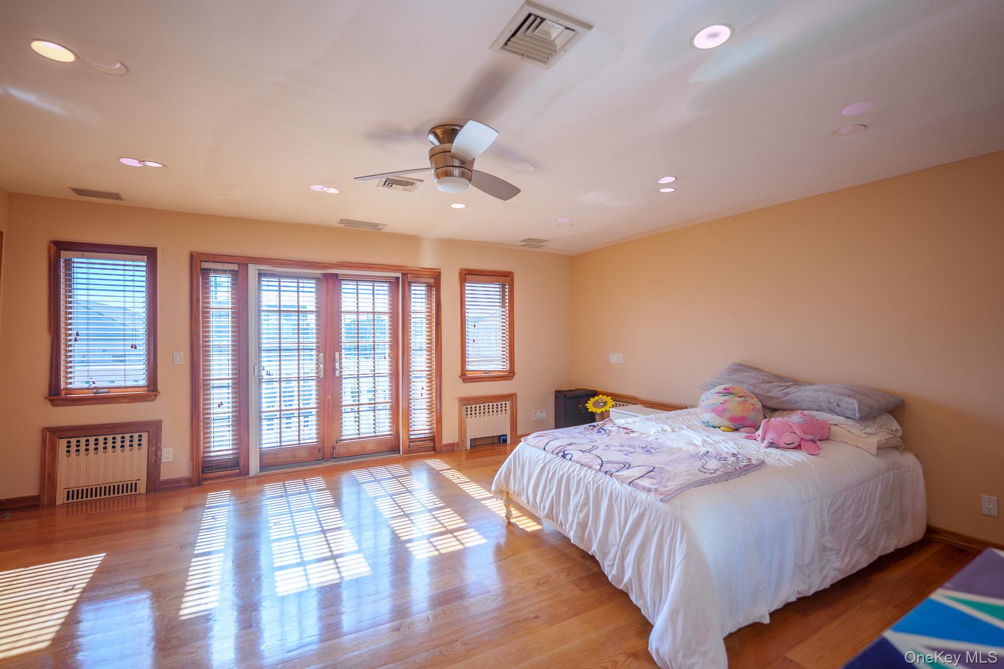 East Atlantic Beach, New York 11561, United States, 6 Bedrooms Bedrooms, ,5 BathroomsBathrooms,Residential,Coming Soon,229118