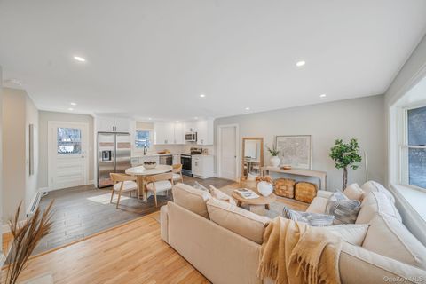 Photo of 4902 Express Drive S, Ronkonkoma, NY 11779 (MLS # 959149)