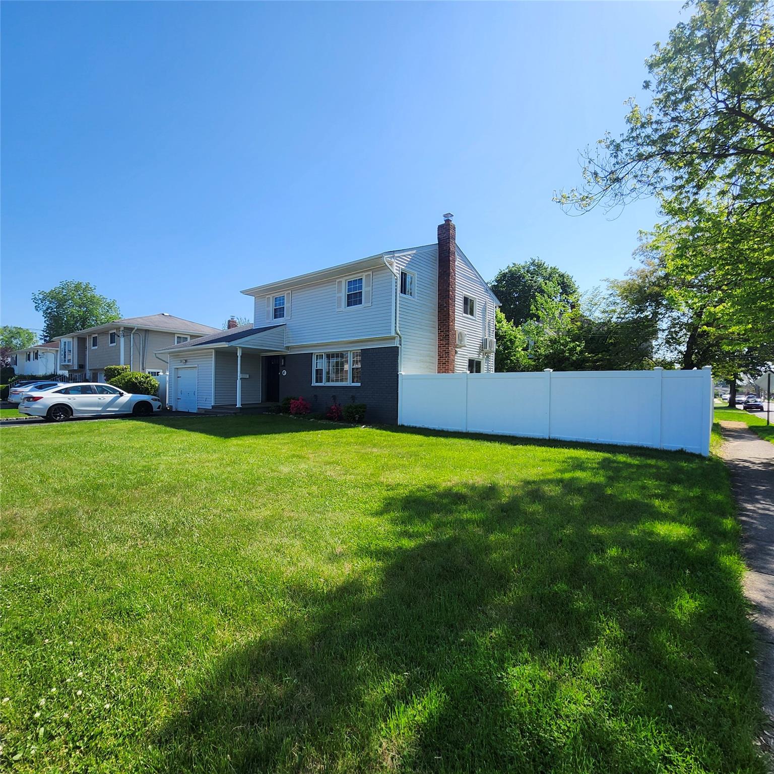 47 Barnum Avenue, Plainview, New York image 2