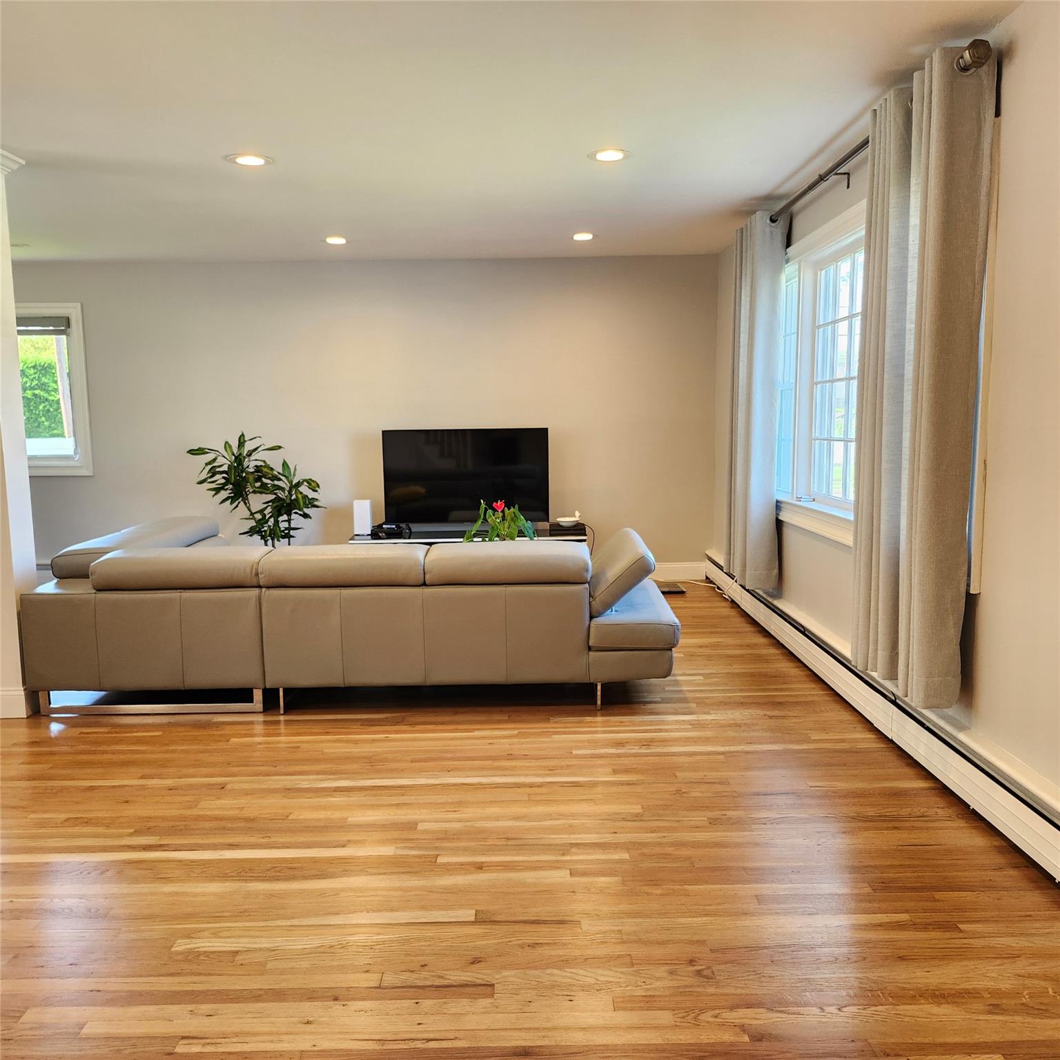 47 Barnum Avenue, Plainview, New York image 4