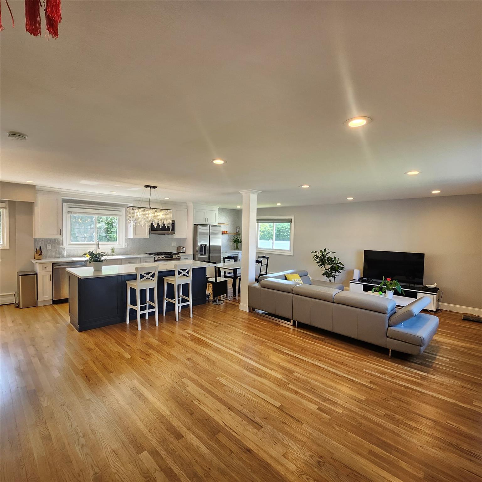 47 Barnum Avenue, Plainview, New York image 3