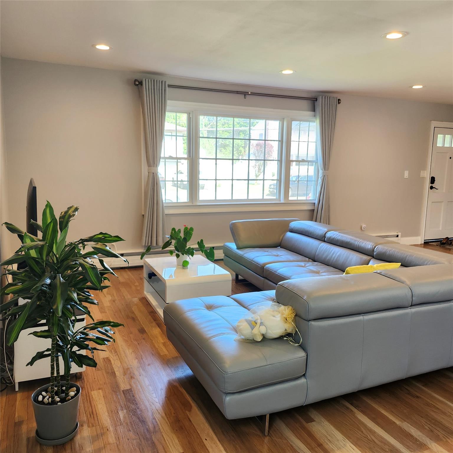 47 Barnum Avenue, Plainview, New York image 5