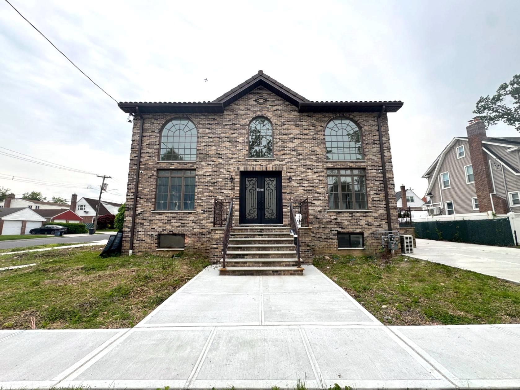 205th St, Bayside, Queens, NY - 4 Bedrooms  
4 Bathrooms  
10 Rooms - 
