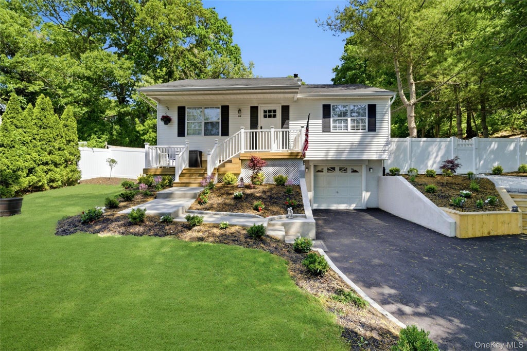 Photo of 291 Locust Drive, Rocky Point, NY 11778 (MLS # 1011410)