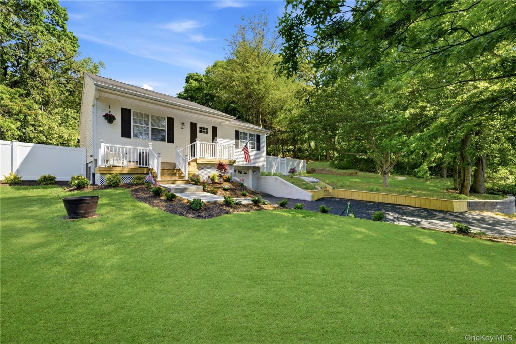 Photo of 291 Locust Drive, Rocky Point, NY 11778 (MLS # 1011410)