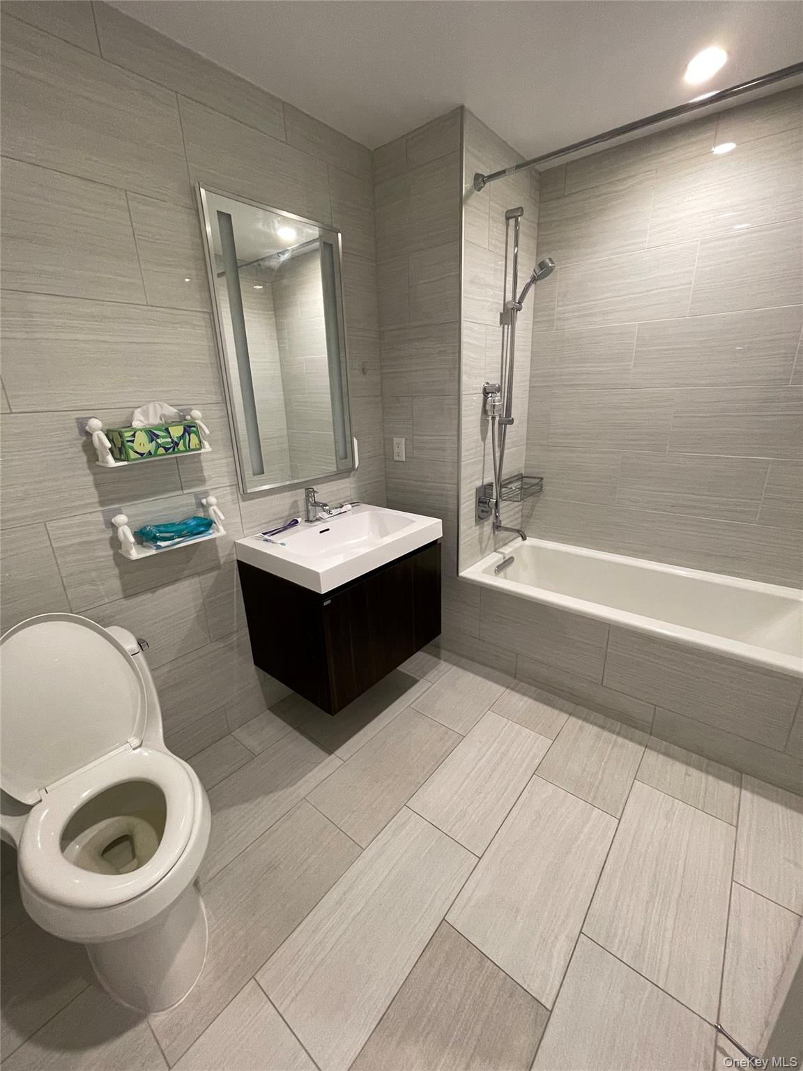 131-05 40th Road 15M