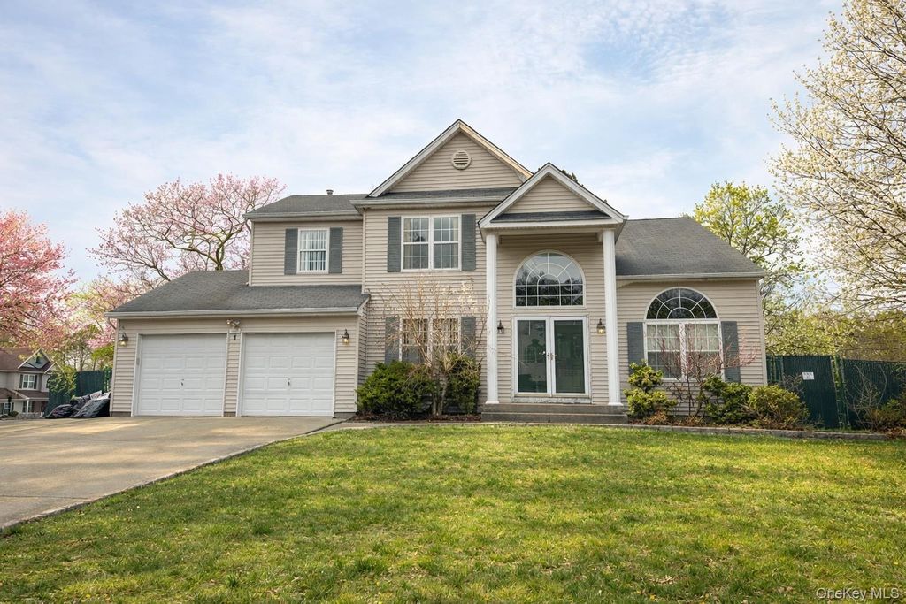 Photo of 1 Daylilly Court, Middle Island, NY 11953 (MLS # 976744)