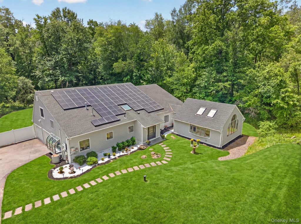 Photo of 194 S Mountain Road, New City, NY 10956 (MLS # 1011208)