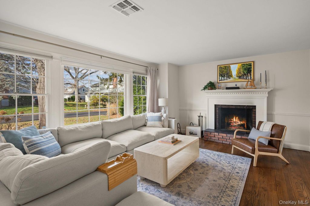 Photo of 3 Kew Court, Huntington, NY 11743 (MLS # 942983)