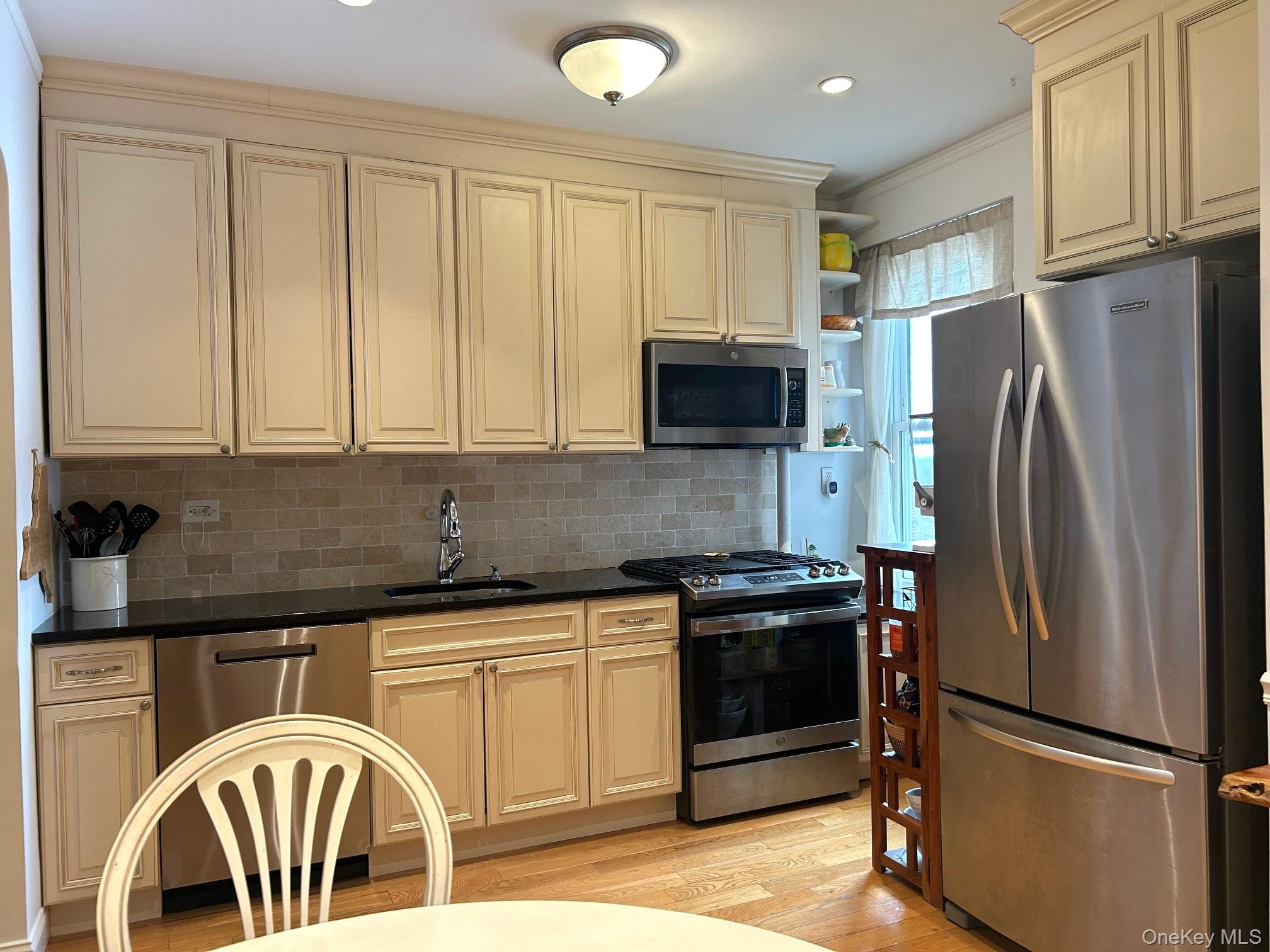 90 BRYANT Avenue Forrest-4D