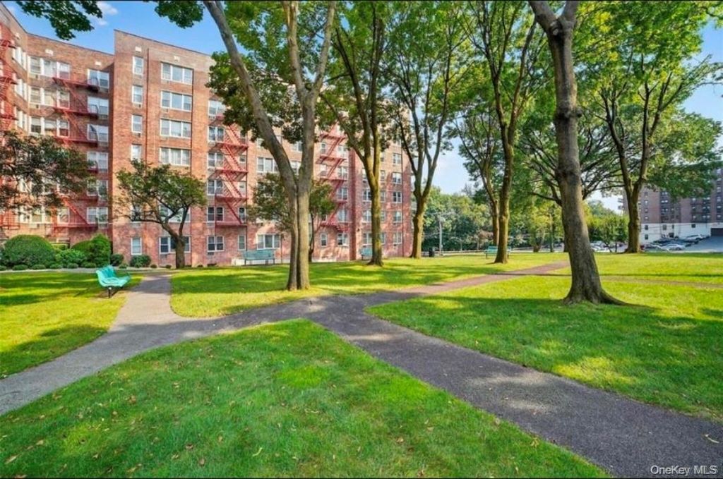 Photo of 333 Bronx Rive Road #707 Rd, Yonkers, NY 10704 (MLS # 966323)