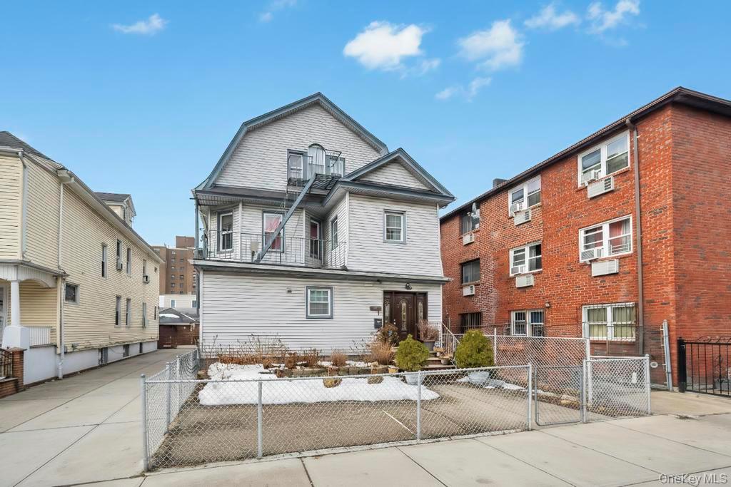 9008 171st Street - Photo 2