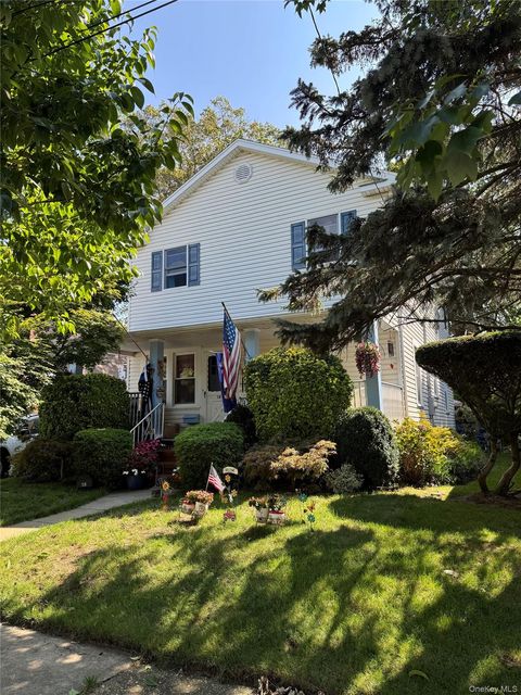 Homes For Sale - 18 Derby Court<br/> Malverne, NY 11565