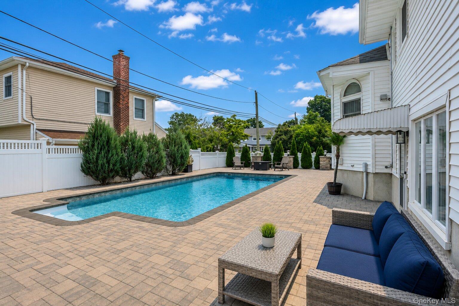 9 Florgate Road