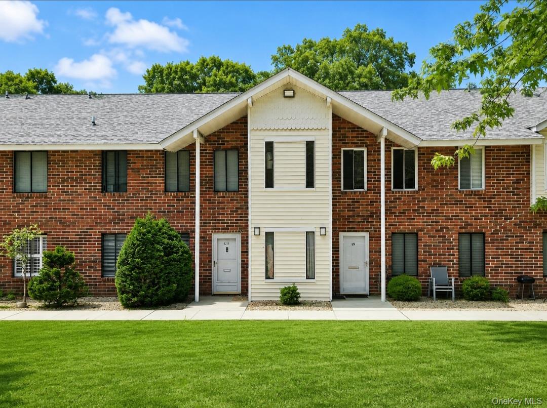 11 Laramie Court #L11, Coram NY 11727