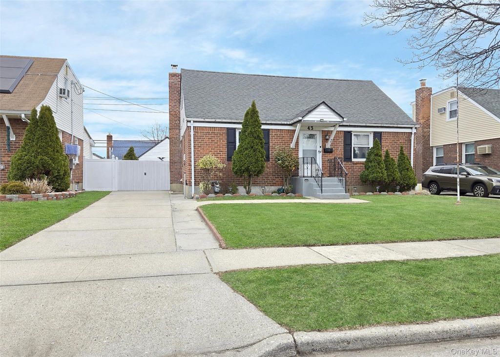 Photo of 43 McAlester Avenue, Hicksville, NY 11801 (MLS # 974200)