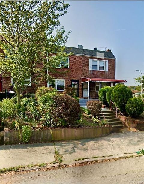 Homes For Sale - 216-04 115th Terrace<br/> Cambria Heights, NY 11411