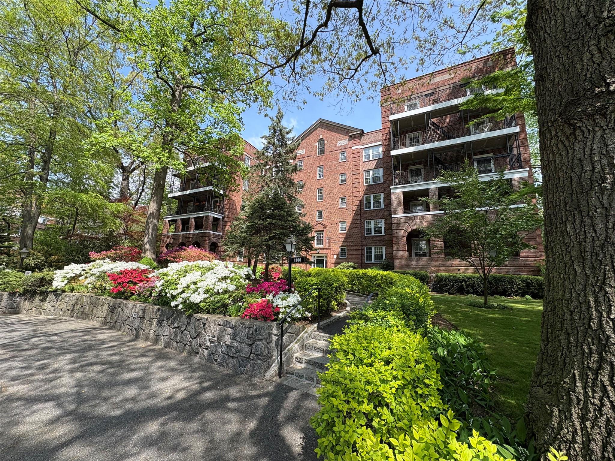 Property for Sale at Midland Avenue 1B, Bronxville, New York - Bedrooms: 1 
Bathrooms: 1 
Rooms: 3  - $259,900