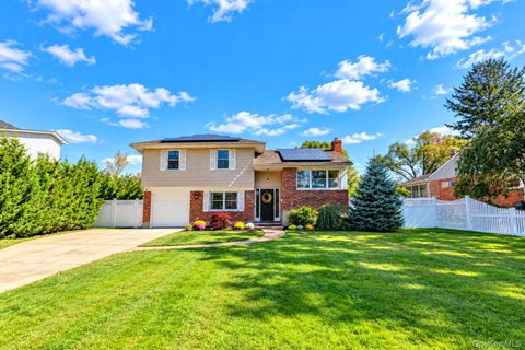 Photo of 49 Simmons Drive, East Islip, NY 11730 (MLS # 1060334)