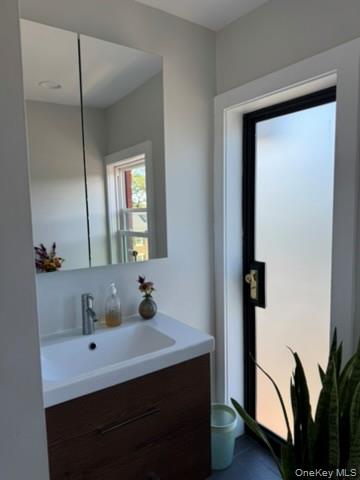 Beacon, New York 12508, United States, 1 Bedroom Bedrooms, ,2 BathroomsBathrooms,Residential,Active,215646