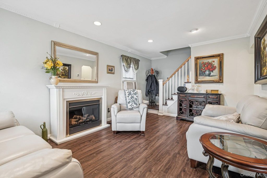 Photo of 466 Jefferson Place, Mineola, NY 11501 (MLS # 937344)