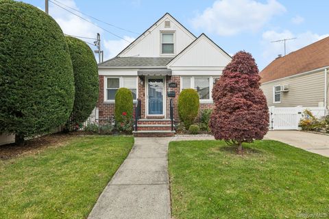 466 Jefferson Place Mineola NY 11501
