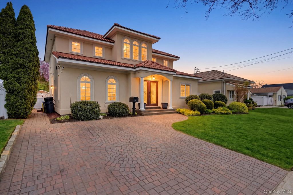 Photo of 59 Park Lane, Massapequa, NY 11758 (MLS # 987634)