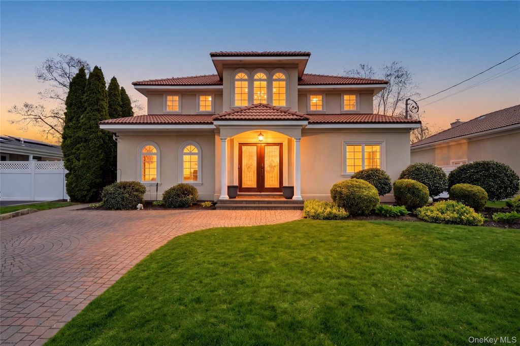 Photo of 59 Park Lane, Massapequa, NY 11758 (MLS # 987634)