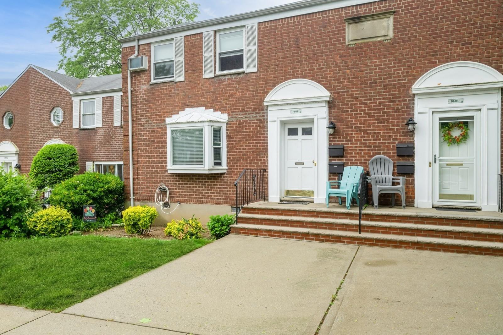70-08 261th Street St #A1, Glen Oaks, New York image 2